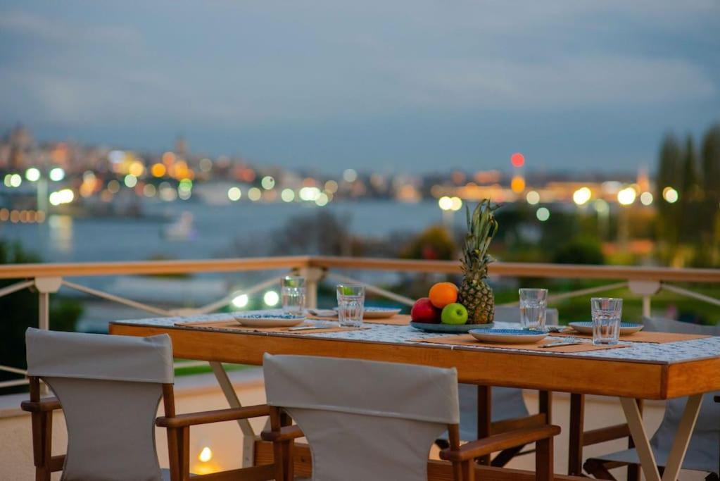 Waterfront Apartment By The Tram - Terrace With Dome & Golden Horn View In Fatih Стамбул Екстер'єр фото