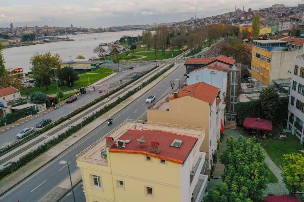Waterfront Apartment By The Tram - Terrace With Dome & Golden Horn View In Fatih Стамбул Екстер'єр фото