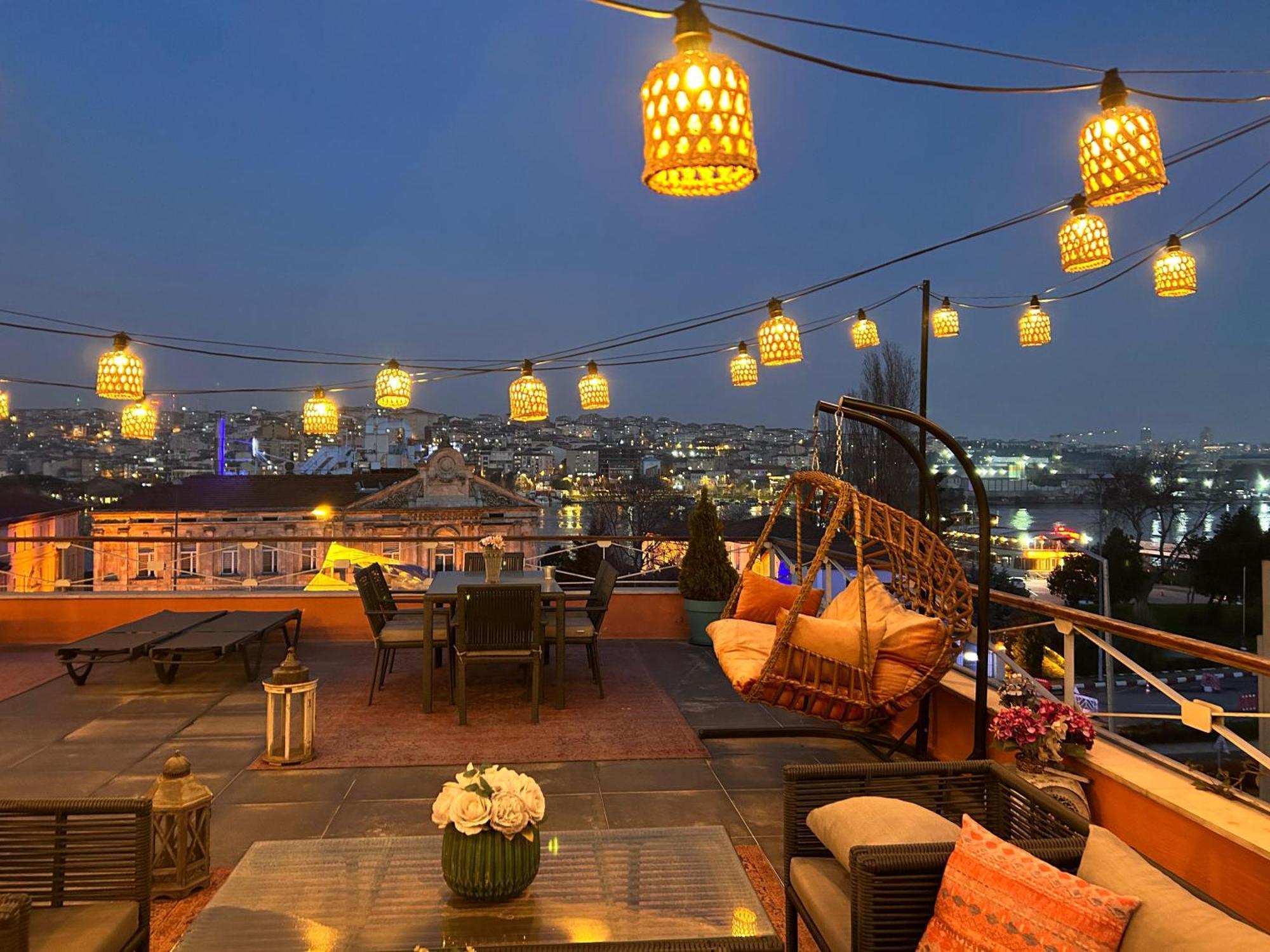 Waterfront Apartment By The Tram - Terrace With Dome & Golden Horn View In Fatih Стамбул Екстер'єр фото
