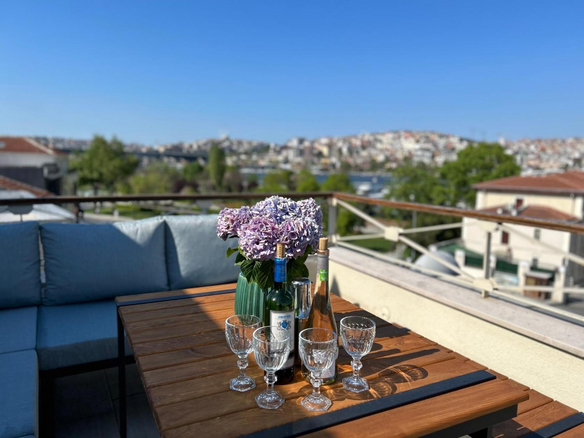 Waterfront Apartment By The Tram - Terrace With Dome & Golden Horn View In Fatih Стамбул Екстер'єр фото